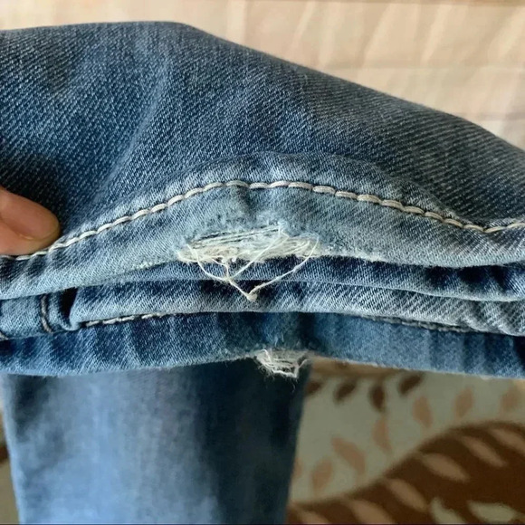 Silver Suki Mid Straight Joga Jeans Women’s Size W26/L32 Blue Distressed Hem - Picture 12 of 12